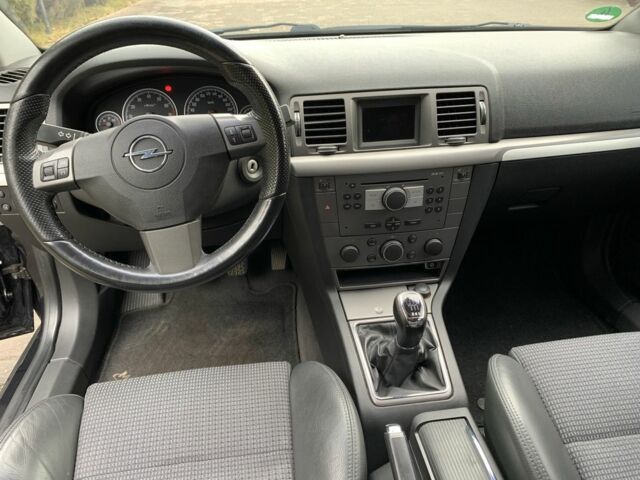 Чорний Опель Вектра, об'ємом двигуна 2.2 л та пробігом 190 тис. км за 6400 $, фото 9 на Automoto.ua