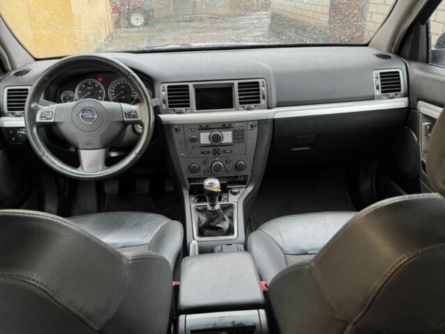 Черный Опель Вектра, объемом двигателя 1.9 л и пробегом 263 тыс. км за 4450 $, фото 1 на Automoto.ua