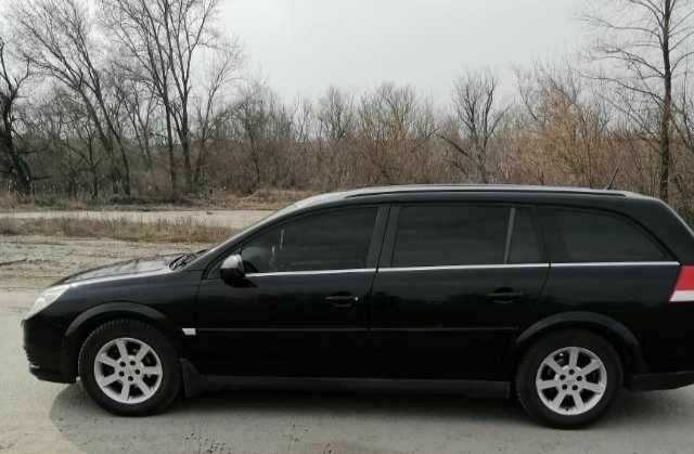 Черный Опель Вектра, объемом двигателя 1.9 л и пробегом 240 тыс. км за 6472 $, фото 3 на Automoto.ua