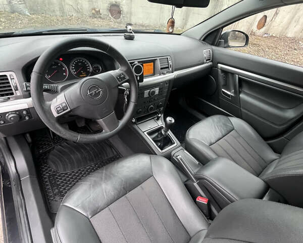 Черный Опель Вектра, объемом двигателя 1.9 л и пробегом 262 тыс. км за 7000 $, фото 7 на Automoto.ua