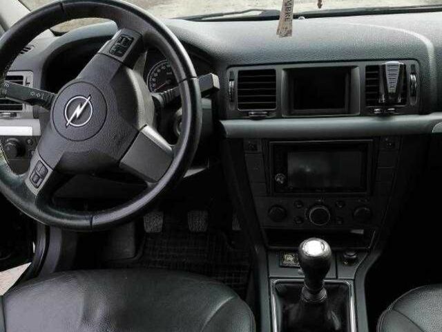 Черный Опель Вектра, объемом двигателя 1.9 л и пробегом 240 тыс. км за 6472 $, фото 4 на Automoto.ua