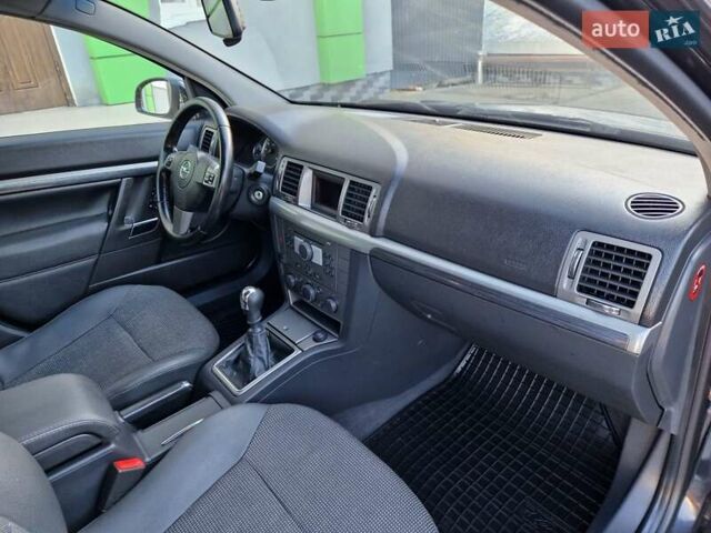Чорний Опель Вектра, об'ємом двигуна 1.8 л та пробігом 250 тис. км за 3999 $, фото 32 на Automoto.ua