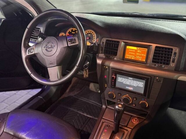 Черный Опель Вектра, объемом двигателя 1.9 л и пробегом 250 тыс. км за 2600 $, фото 5 на Automoto.ua