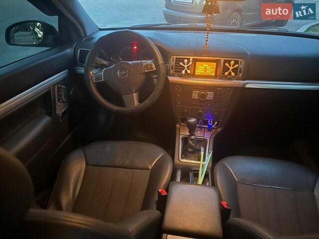 Чорний Опель Вектра, об'ємом двигуна 1.9 л та пробігом 300 тис. км за 6100 $, фото 1 на Automoto.ua