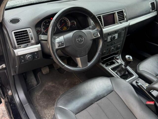 Черный Опель Вектра, объемом двигателя 1.9 л и пробегом 263 тыс. км за 4450 $, фото 4 на Automoto.ua