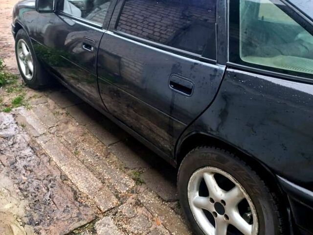 Черный Опель Вектра, объемом двигателя 2 л и пробегом 0 тыс. км за 1700 $, фото 3 на Automoto.ua