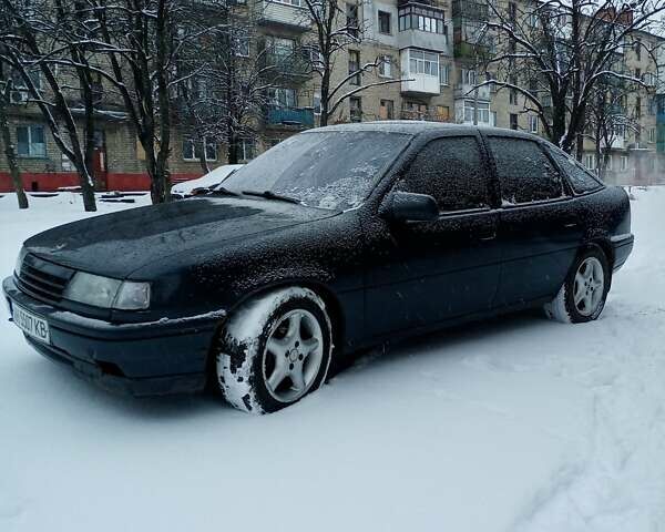 Черный Опель Вектра, объемом двигателя 1.6 л и пробегом 300 тыс. км за 1200 $, фото 2 на Automoto.ua