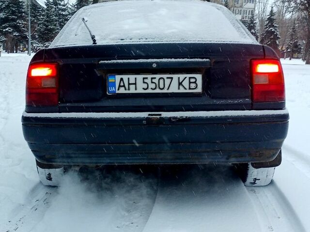 Черный Опель Вектра, объемом двигателя 1.6 л и пробегом 300 тыс. км за 1200 $, фото 5 на Automoto.ua