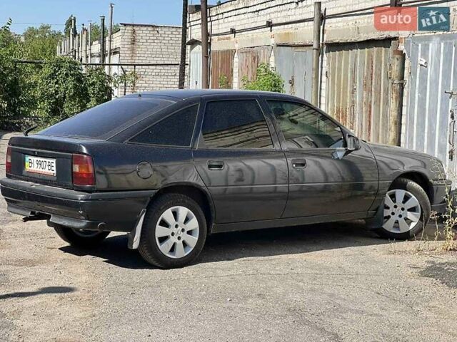 Черный Опель Вектра, объемом двигателя 1.6 л и пробегом 303 тыс. км за 2750 $, фото 1 на Automoto.ua