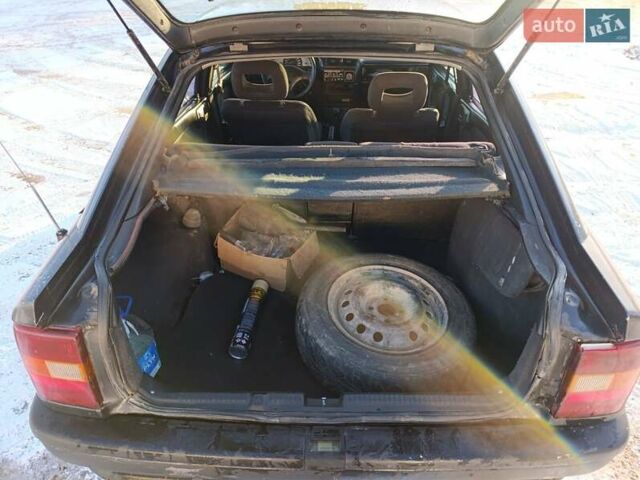 Черный Опель Вектра, объемом двигателя 1.6 л и пробегом 400 тыс. км за 1200 $, фото 6 на Automoto.ua