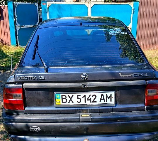 Черный Опель Вектра, объемом двигателя 16 л и пробегом 390 тыс. км за 1300 $, фото 7 на Automoto.ua