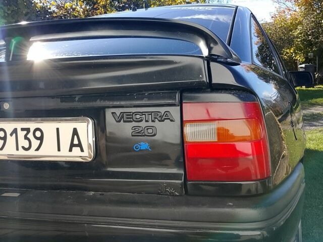 Чорний Опель Вектра, об'ємом двигуна 2 л та пробігом 330 тис. км за 1700 $, фото 2 на Automoto.ua