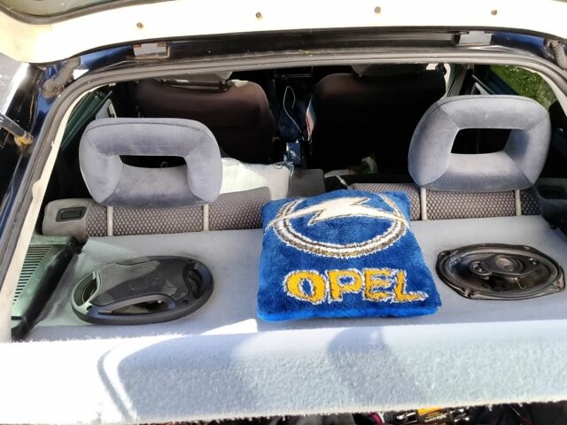 Чорний Опель Вектра, об'ємом двигуна 2 л та пробігом 330 тис. км за 1700 $, фото 4 на Automoto.ua