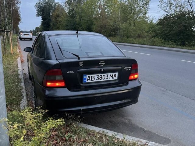 Черный Опель Вектра, объемом двигателя 2 л и пробегом 300 тыс. км за 900 $, фото 3 на Automoto.ua
