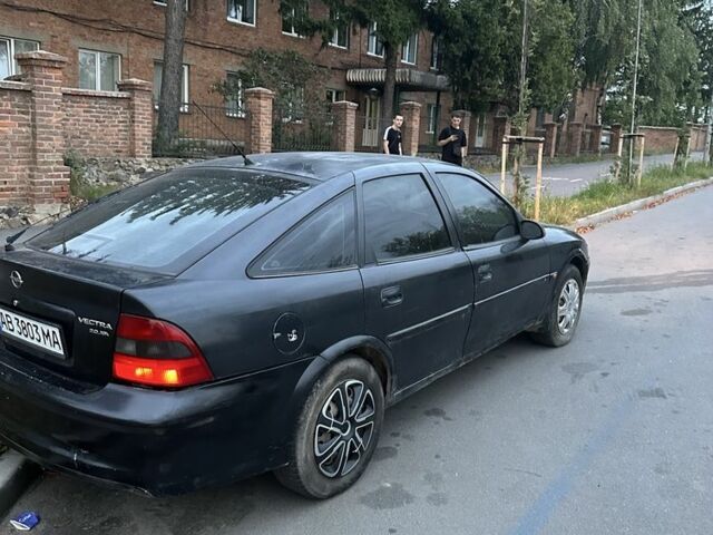 Черный Опель Вектра, объемом двигателя 2 л и пробегом 300 тыс. км за 900 $, фото 5 на Automoto.ua