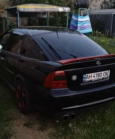 Черный Опель Вектра, объемом двигателя 1.6 л и пробегом 315 тыс. км за 3500 $, фото 1 на Automoto.ua