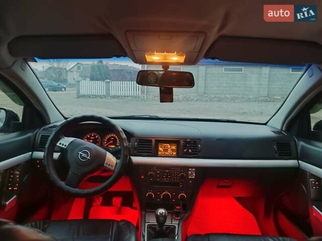 Черный Опель Вектра, объемом двигателя 2.2 л и пробегом 351 тыс. км за 3950 $, фото 9 на Automoto.ua