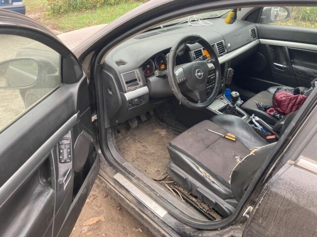 Черный Опель Вектра, объемом двигателя 1.9 л и пробегом 318 тыс. км за 1786 $, фото 5 на Automoto.ua