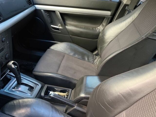 Черный Опель Вектра, объемом двигателя 0 л и пробегом 150 тыс. км за 1250 $, фото 3 на Automoto.ua