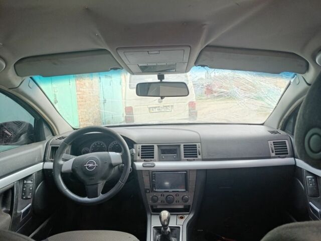 Черный Опель Вектра, объемом двигателя 1.8 л и пробегом 305 тыс. км за 1200 $, фото 4 на Automoto.ua