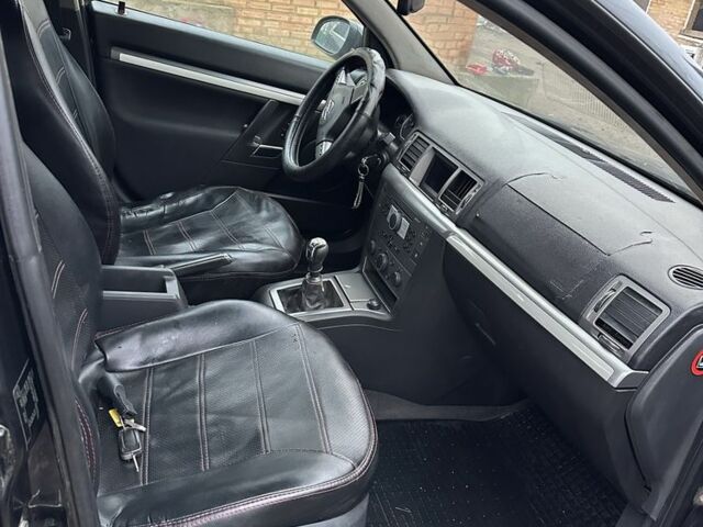 Черный Опель Вектра, объемом двигателя 1.9 л и пробегом 300 тыс. км за 2800 $, фото 5 на Automoto.ua