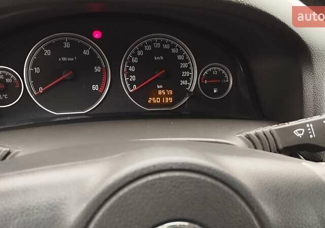 Черный Опель Вектра, объемом двигателя 1.91 л и пробегом 250 тыс. км за 5800 $, фото 6 на Automoto.ua