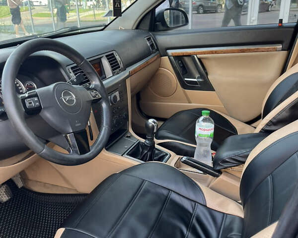 Чорний Опель Вектра, об'ємом двигуна 1.91 л та пробігом 232 тис. км за 3699 $, фото 13 на Automoto.ua