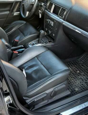 Чорний Опель Вектра, об'ємом двигуна 2.8 л та пробігом 230 тис. км за 9000 $, фото 7 на Automoto.ua