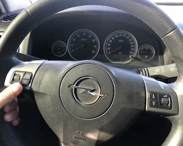 Черный Опель Вектра, объемом двигателя 2.8 л и пробегом 237 тыс. км за 3600 $, фото 5 на Automoto.ua
