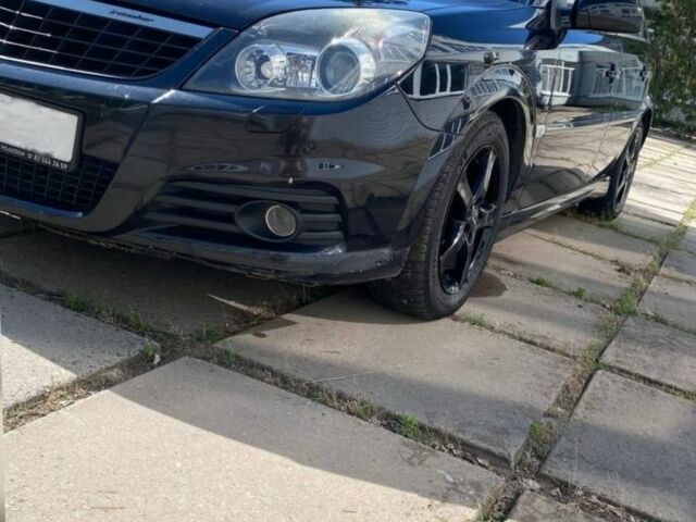 Черный Опель Вектра, объемом двигателя 2.2 л и пробегом 240 тыс. км за 5300 $, фото 1 на Automoto.ua