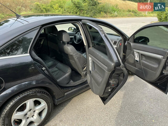 Черный Опель Вектра, объемом двигателя 2.2 л и пробегом 283 тыс. км за 6610 $, фото 4 на Automoto.ua