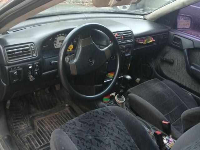 Фиолетовый Опель Вектра, объемом двигателя 2 л и пробегом 370 тыс. км за 1350 $, фото 7 на Automoto.ua