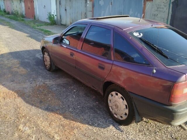 Фиолетовый Опель Вектра, объемом двигателя 2 л и пробегом 457 тыс. км за 1300 $, фото 4 на Automoto.ua