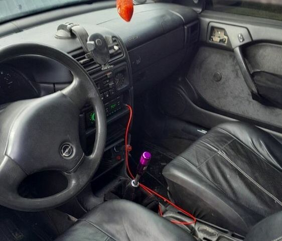 Фиолетовый Опель Вектра, объемом двигателя 2 л и пробегом 299 тыс. км за 1450 $, фото 6 на Automoto.ua