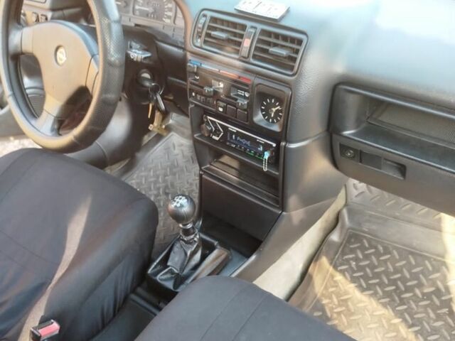 Фиолетовый Опель Вектра, объемом двигателя 2 л и пробегом 457 тыс. км за 1300 $, фото 6 на Automoto.ua