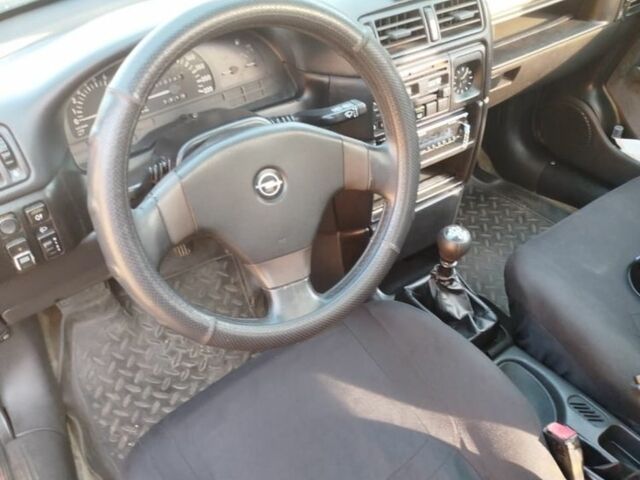 Фиолетовый Опель Вектра, объемом двигателя 2 л и пробегом 457 тыс. км за 1300 $, фото 5 на Automoto.ua