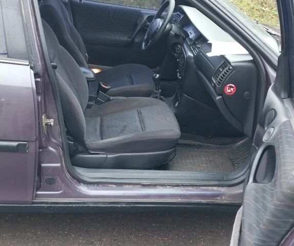 Фиолетовый Опель Вектра, объемом двигателя 2 л и пробегом 250 тыс. км за 1350 $, фото 7 на Automoto.ua