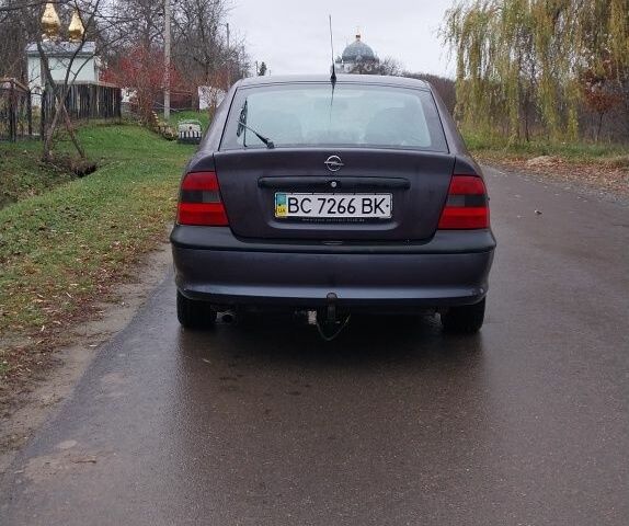 Фиолетовый Опель Вектра, объемом двигателя 2 л и пробегом 250 тыс. км за 1350 $, фото 3 на Automoto.ua