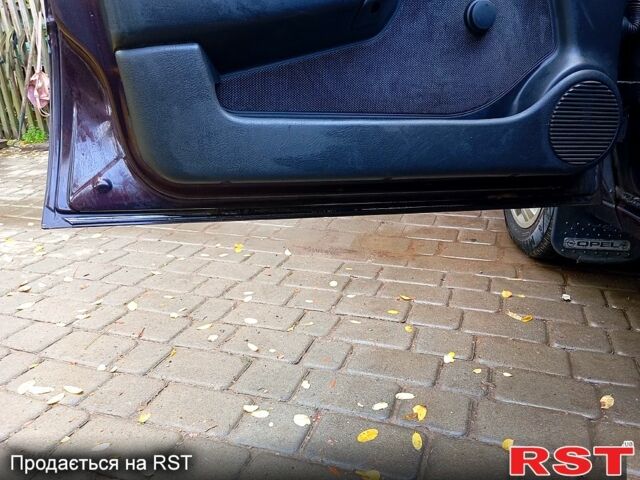 Фиолетовый Опель Вектра, объемом двигателя 1.8 л и пробегом 240 тыс. км за 1790 $, фото 6 на Automoto.ua