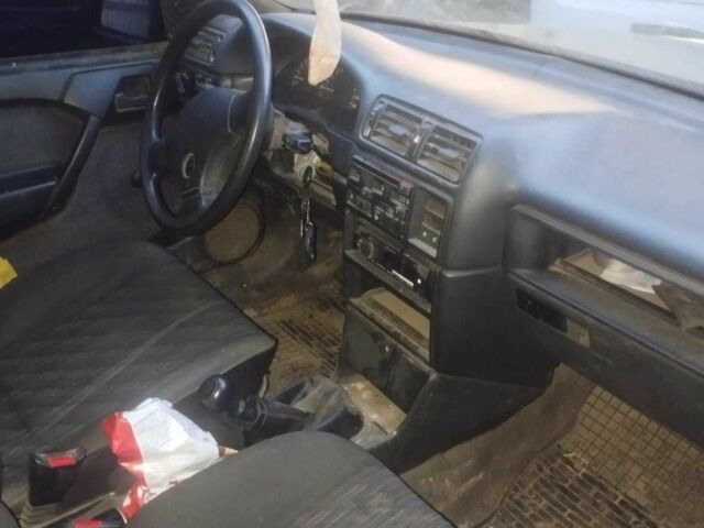 Фіолетовий Опель Вектра, об'ємом двигуна 1.8 л та пробігом 450 тис. км за 1000 $, фото 3 на Automoto.ua