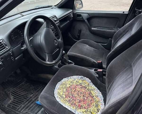 Фиолетовый Опель Вектра, объемом двигателя 2 л и пробегом 400 тыс. км за 1100 $, фото 5 на Automoto.ua