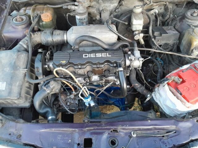 Фиолетовый Опель Вектра, объемом двигателя 1 л и пробегом 134 тыс. км за 500 $, фото 1 на Automoto.ua