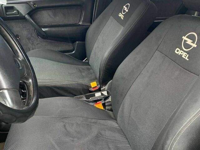 Фиолетовый Опель Вектра, объемом двигателя 1.8 л и пробегом 400 тыс. км за 1800 $, фото 8 на Automoto.ua