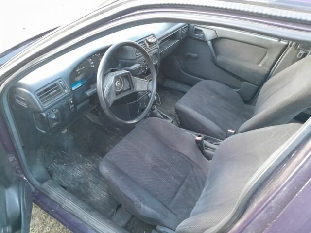 Фиолетовый Опель Вектра, объемом двигателя 1 л и пробегом 134 тыс. км за 500 $, фото 2 на Automoto.ua