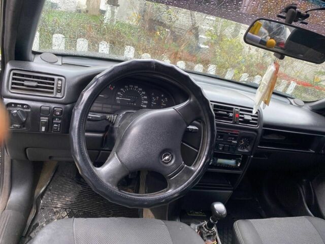 Фиолетовый Опель Вектра, объемом двигателя 1.8 л и пробегом 400 тыс. км за 1800 $, фото 7 на Automoto.ua