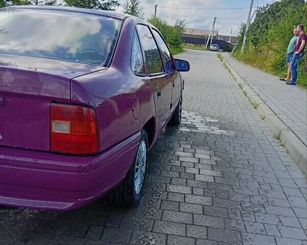Фиолетовый Опель Вектра, объемом двигателя 1.6 л и пробегом 338 тыс. км за 700 $, фото 3 на Automoto.ua