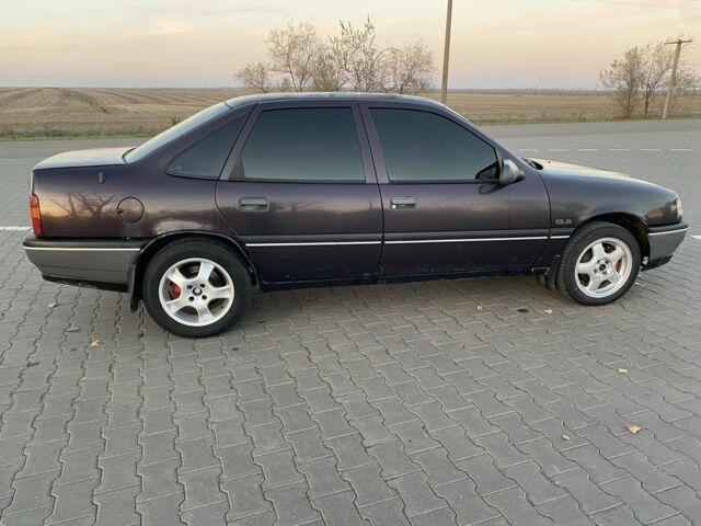 Фиолетовый Опель Вектра, объемом двигателя 2 л и пробегом 300 тыс. км за 1650 $, фото 4 на Automoto.ua