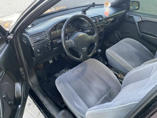 Фиолетовый Опель Вектра, объемом двигателя 2 л и пробегом 300 тыс. км за 1650 $, фото 10 на Automoto.ua