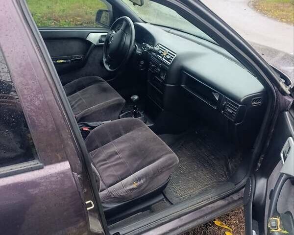 Фіолетовий Опель Вектра, об'ємом двигуна 1.6 л та пробігом 386 тис. км за 1600 $, фото 11 на Automoto.ua