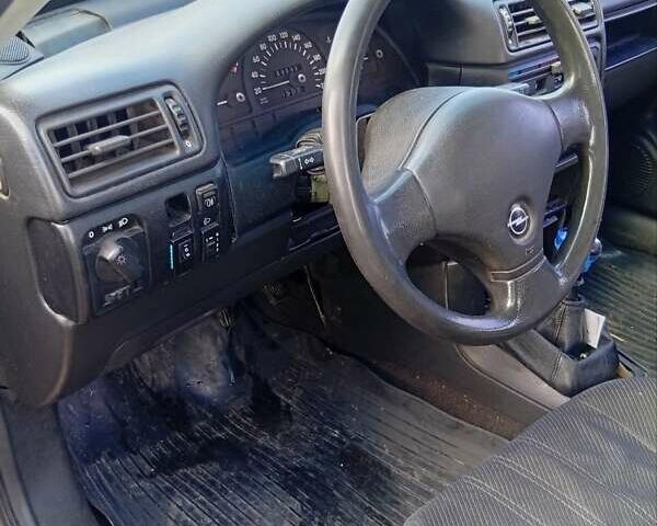 Фиолетовый Опель Вектра, объемом двигателя 1.6 л и пробегом 338 тыс. км за 700 $, фото 9 на Automoto.ua